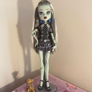 (Like new) REBOOT Original Frankie Stein doll!